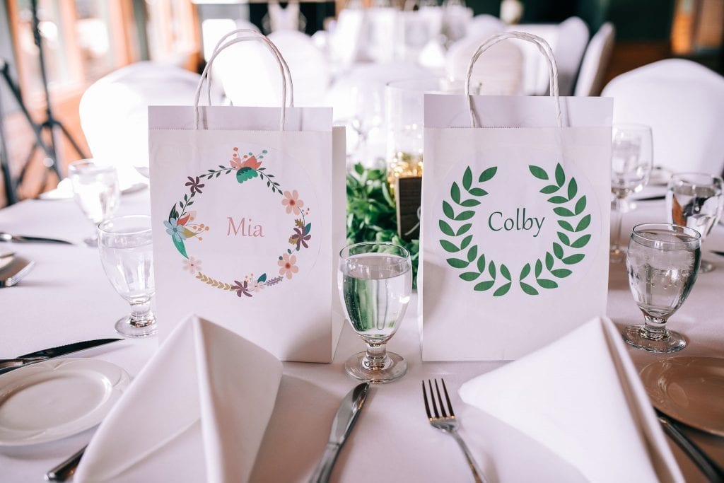 The cutest table decor for the kids on a wedding photos