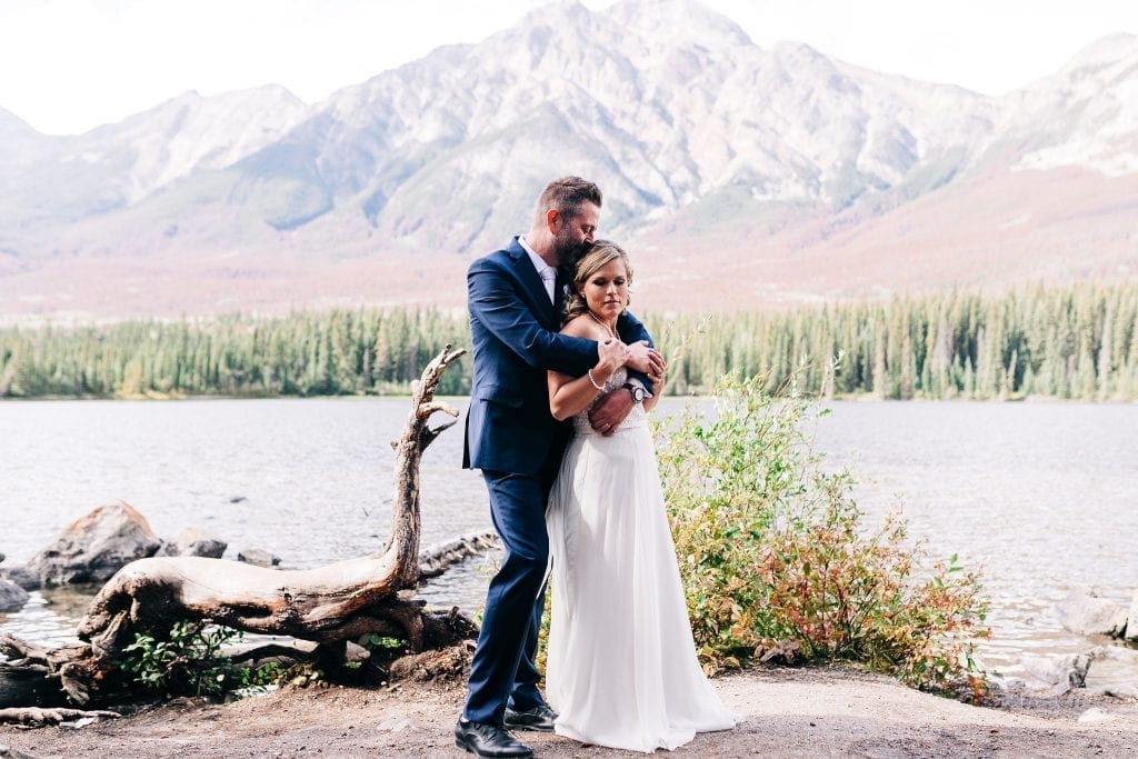 Romantic photos of bride and groom in jasper